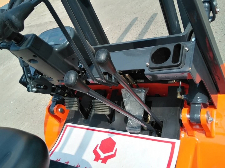 Internal combustion forklift