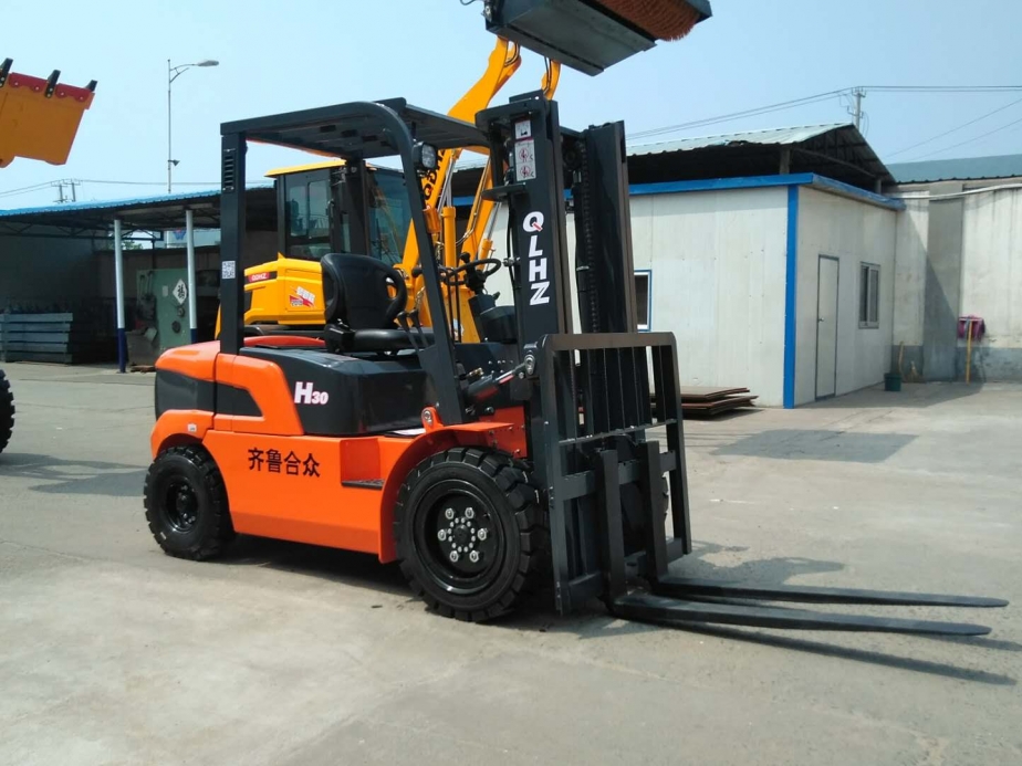 Internal combustion forklift