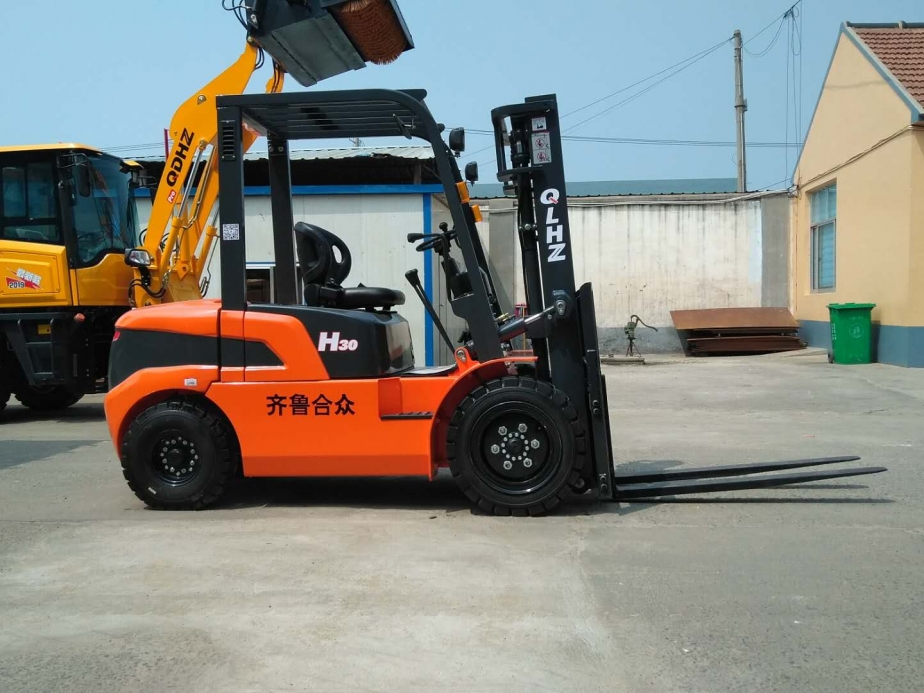 Internal combustion forklift